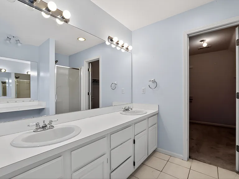 2810 Gill Ave — Photo 13