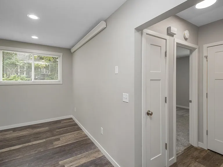 304 4th Ave NW #2 — Photo 8