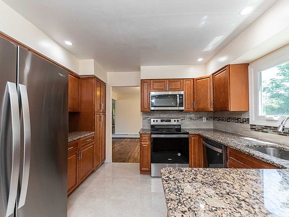 2nd image of 2620 Doria Ln S