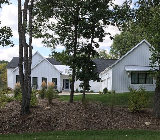 1st image of 2673 Blackberry Ln NE