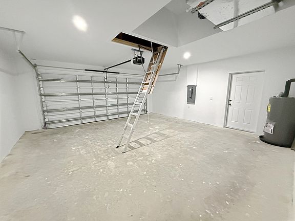 3rd image of 8157 Albatross Rd