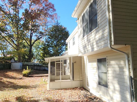 4th image of 861 Somerset Drive