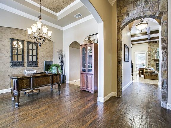 4th image of 9017 Glendara Dr