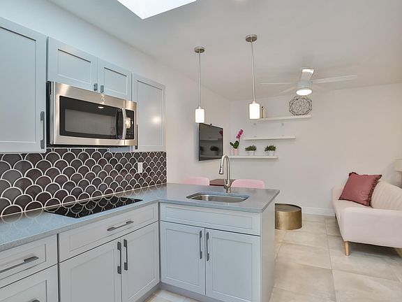 3rd image of 209 W Amelia Ave #B