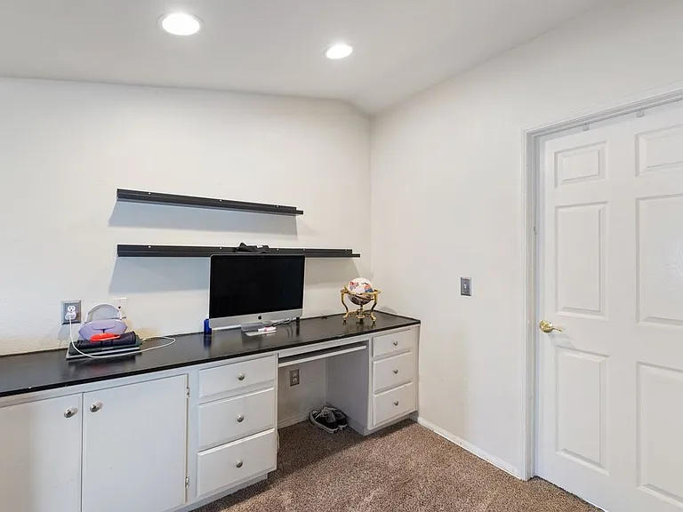 15736 Home Ct — Photo 24