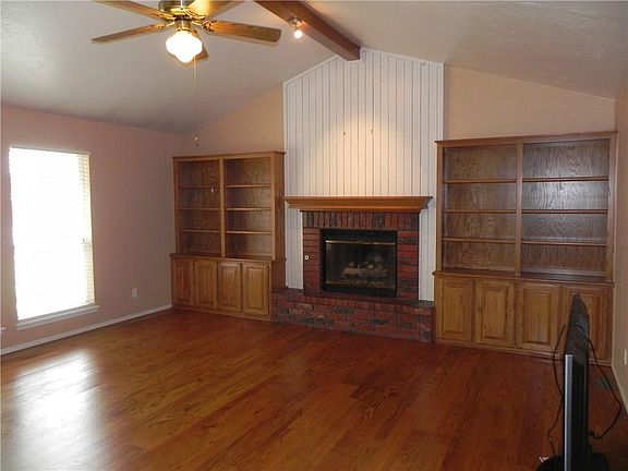 4th image of 18301 English Oak Ln