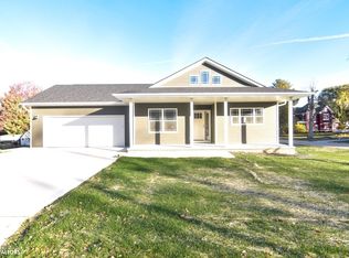 211 4th St NE, State Center, IA 50247