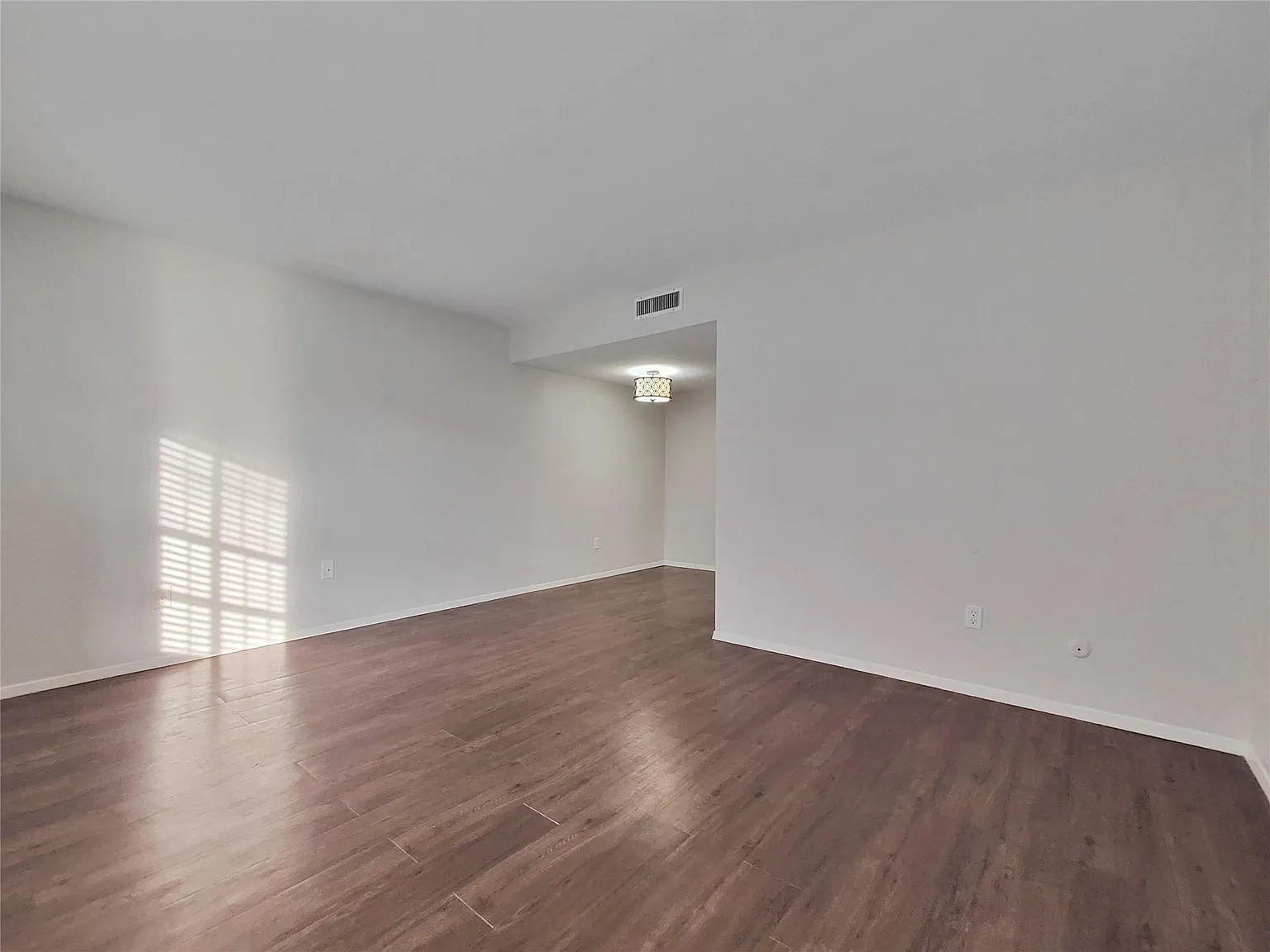 1 bed, 1.0 bath, 650 sqft, $975 — Photo 3