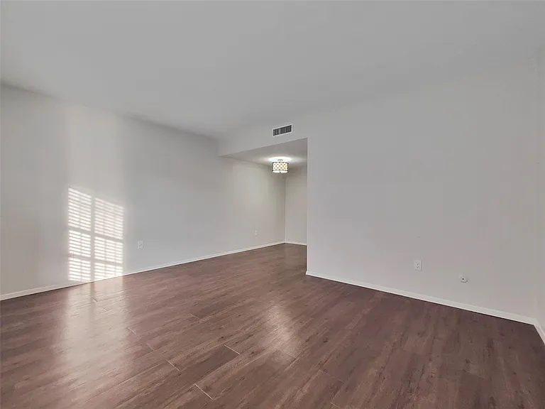 600 19th St #20 — Photo 3