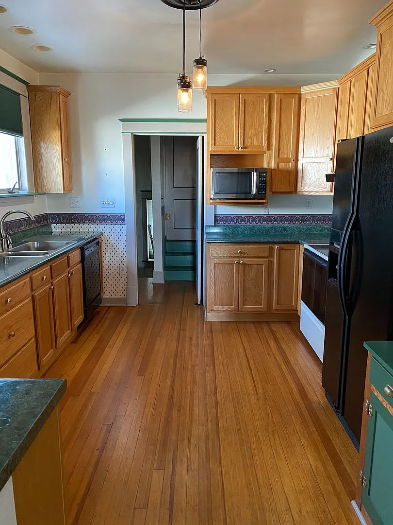 Three Bedroom 1/2 Duplex in Alton — Photo 1
