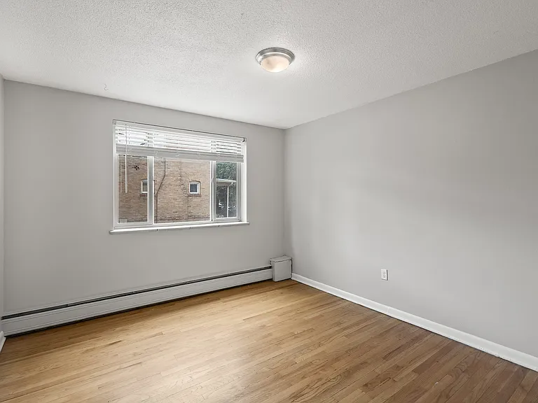 Kent Apartments — Photo 38
