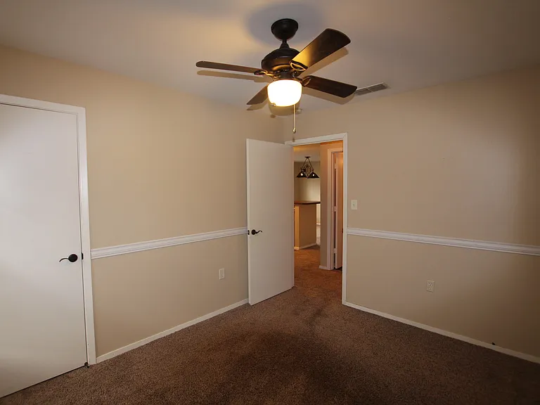 211 Willowbrook Ln — Photo 15