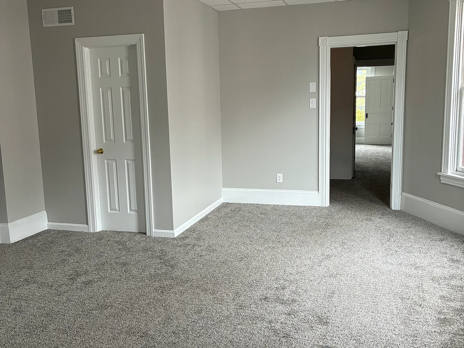 3 bed, 2400 sqft, $2,200 — Photo 1