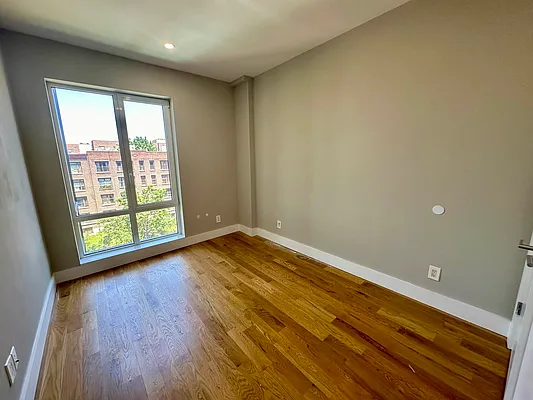 Rented by EXR | media 27