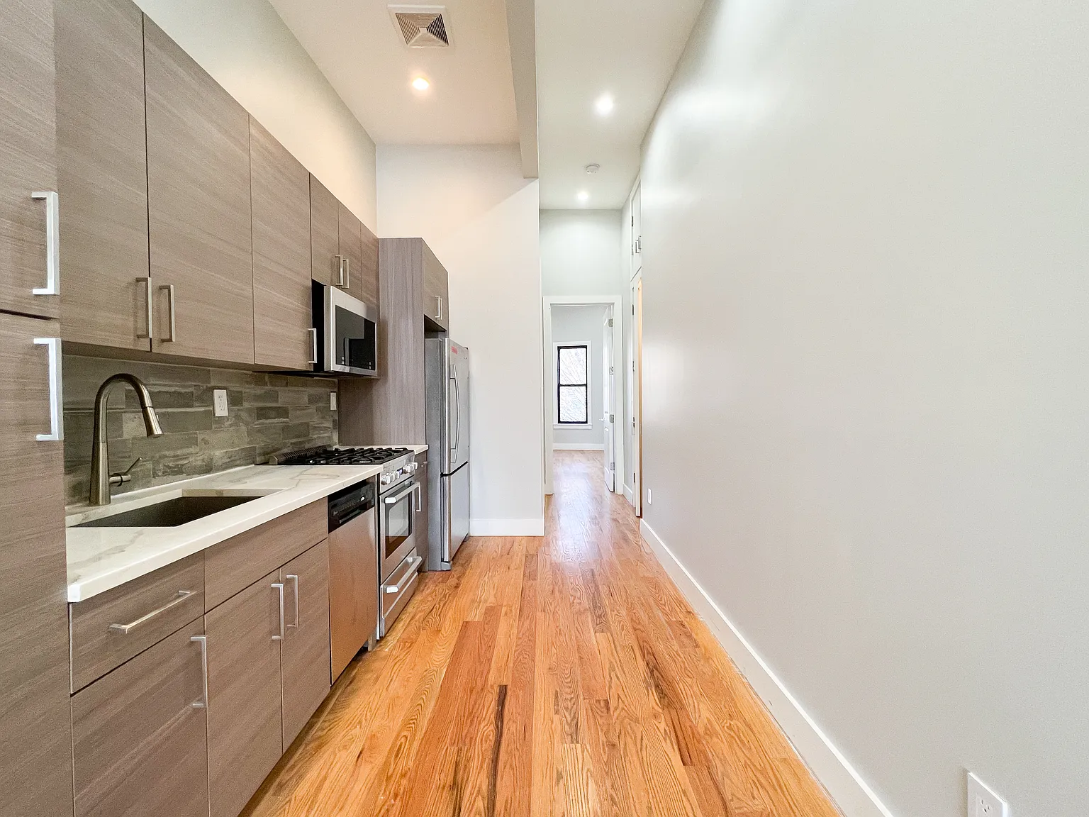 203 Highland Place — Photo 1