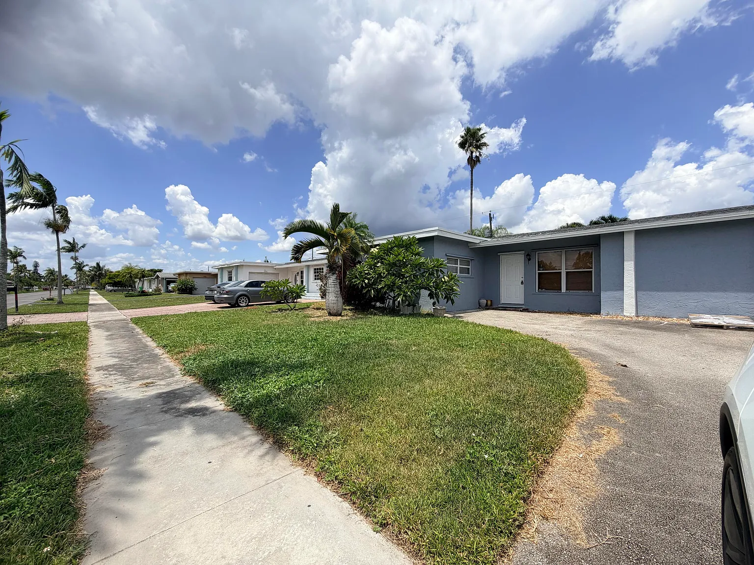5 bed, 2.0 bath, 1520 sqft, $3,999 — Photo 3