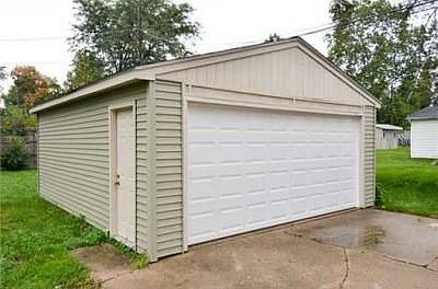 4th image of 4010 Winthrop Dr