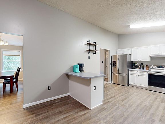3rd image of 35696 Army Navy Dr