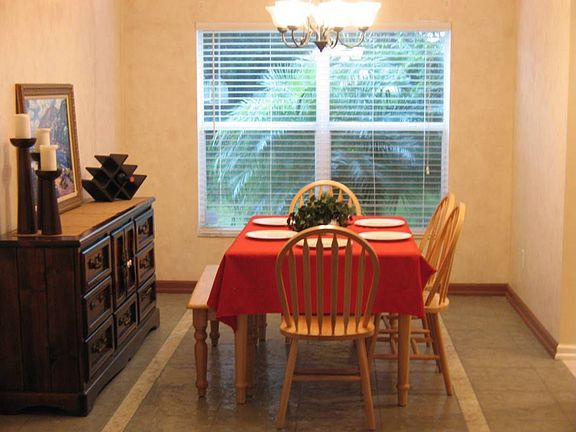 5th image of 407 Flatwood Dr