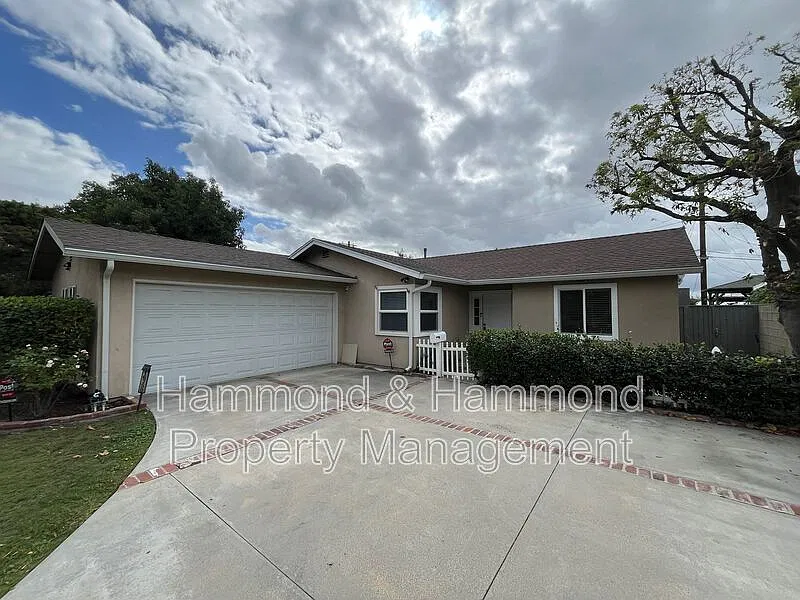 4 bed, 3.0 bath, 1658 sqft, $4,900 — Photo 3
