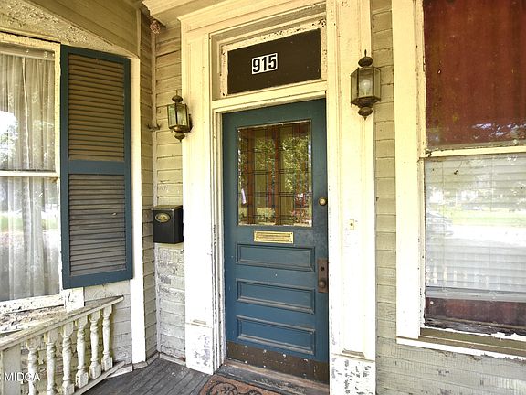 2nd image of 915 North Ave