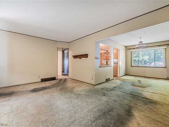 3rd image of 4566 W 154th St