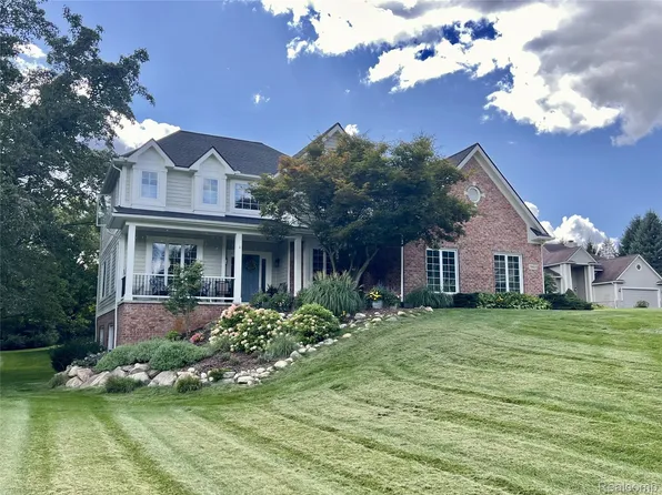 7603 Kingfisher Ct, Dexter, MI 48130