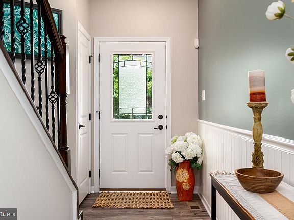 5th image of 8323 Pondview Dr