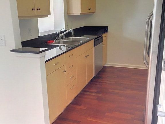 5th image of 140 S Van Ness Ave Unit 1121