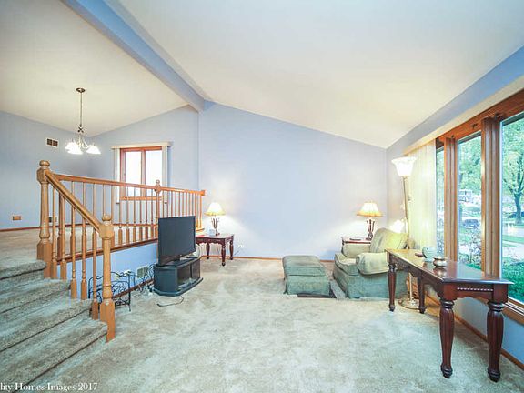3rd image of 404 N Kenneth Ct