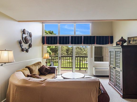 4th image of 5522 Golfview Ct #7