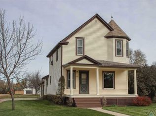 523 E 3rd St, Parker, SD 57053