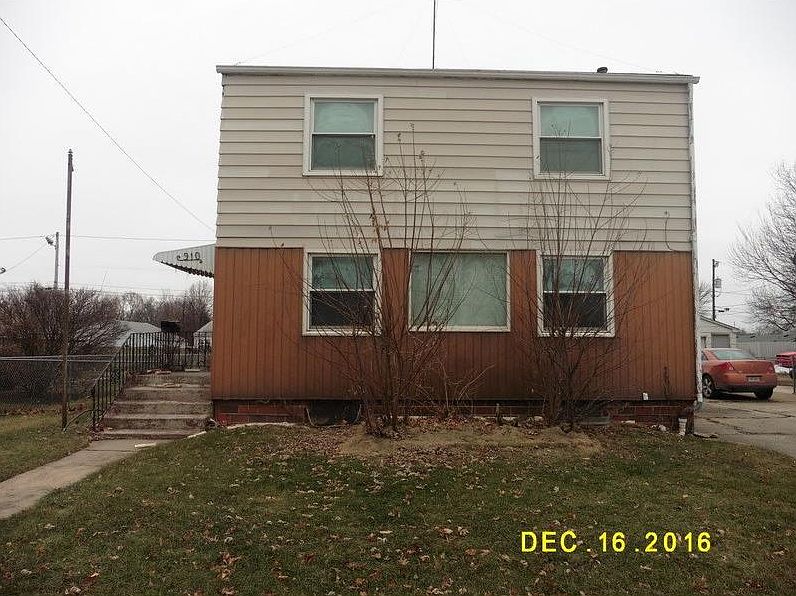 1st image of 910 W Pleasant St