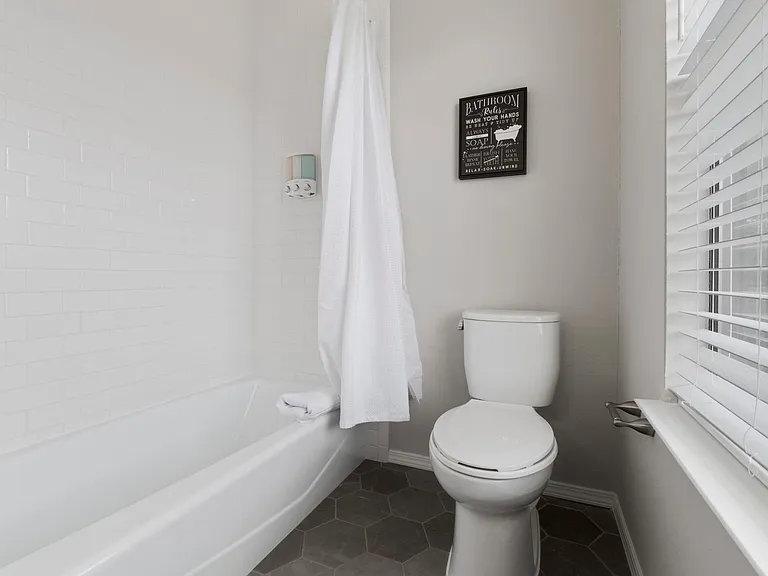 2216 Silverleaf Ln — Photo 11