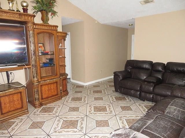 1st image of 7631 Woodland West Dr