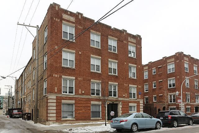 1st image of 947 W Cornelia Ave #G