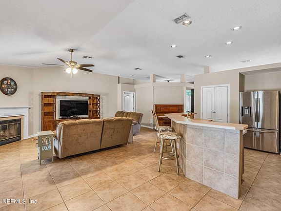 4th image of 204 ELMWOOD Drive