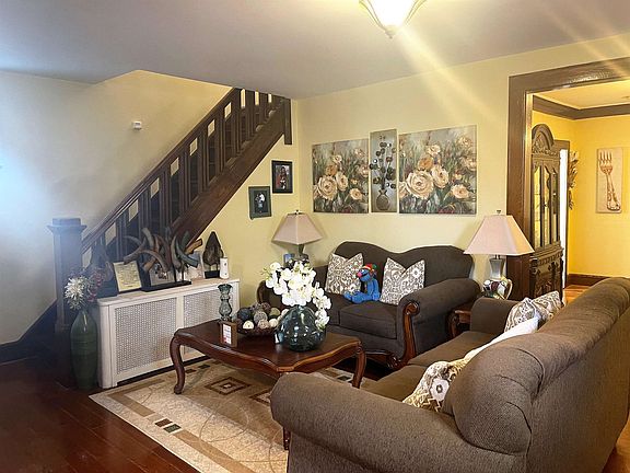 4th image of 221 Park Pl