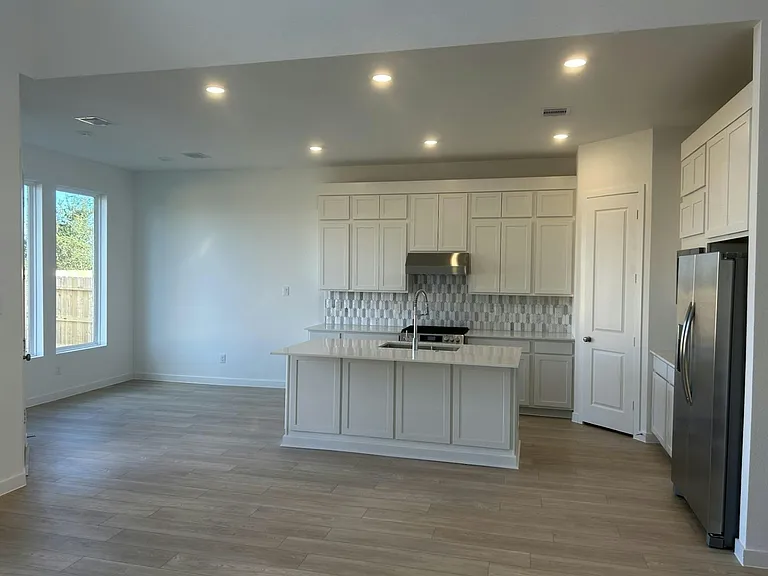 8310 Holly Blue Dr — Photo 10