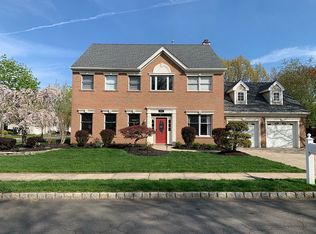 22 Lehigh Dr, Kendall Park, NJ 08824
