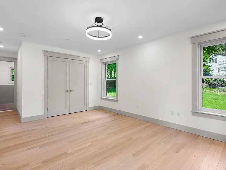1111 Hardscrabble Rd — Photo 23