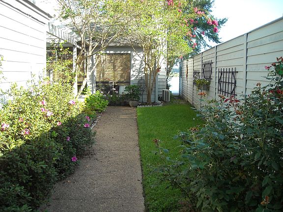 4th image of 136 Waterwood Dr