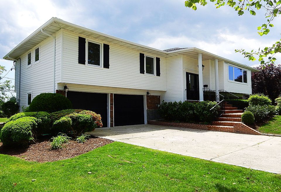 1st image of 44 Acorn Ln