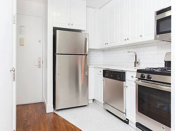 3rd image of 304 E 20th St APT 2A