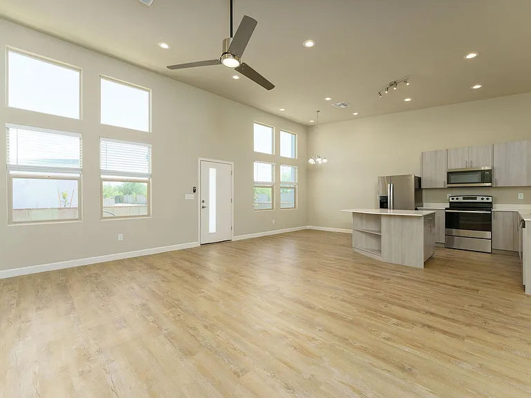 517 E Calle Arizona — Photo 12