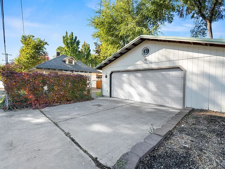 206 W Waverly Pl — Photo 47