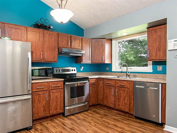 3rd image of 4384 Applewood Ln