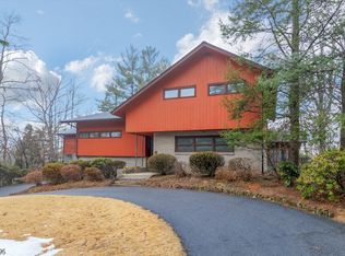 19 Overlook Rd, Little Falls, NJ 07424