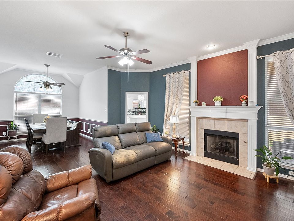 1st image of 702 High Eagle Dr