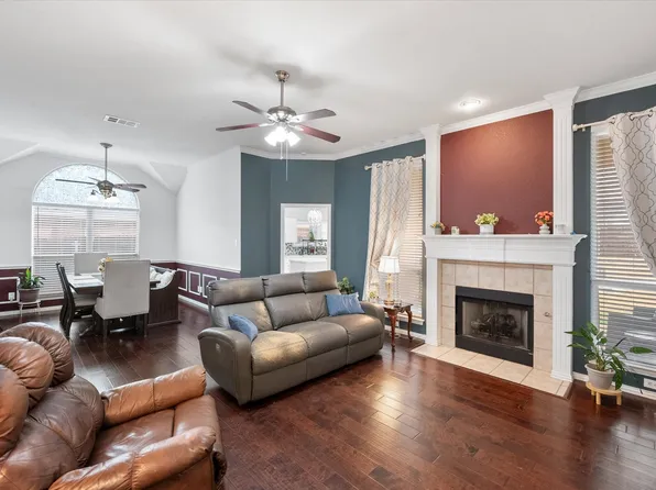 702 High Eagle Dr, Arlington, TX 76001